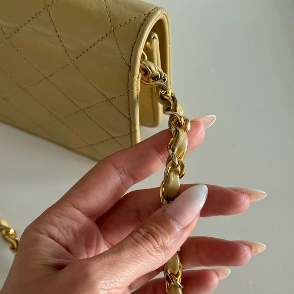 *SOLD** Chanel Vintage Nude Full Flap w/ 24kt Gold Plated Hardware - Picture 13 of 15